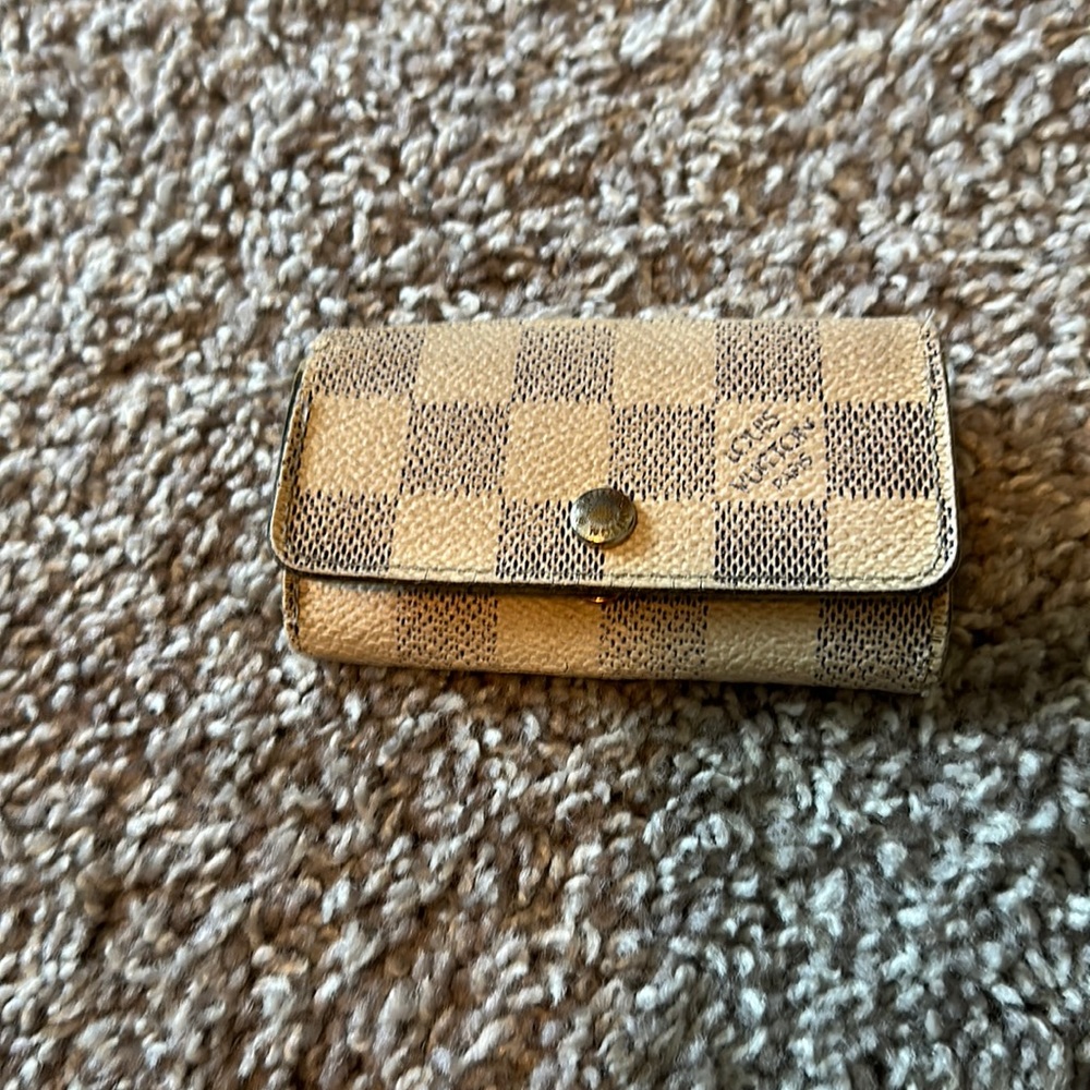 Lv key holder